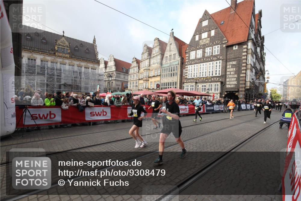 05.10.2025 - 20. swb-Marathon Bremen Yannick Fuchs http://msf.ph/oto/9308479 05.10.2025 11:05:04 Ziel 9220, 9409, 9530, 9660, 11090, 11180, 11478, 11559 meine-sportfotos.de