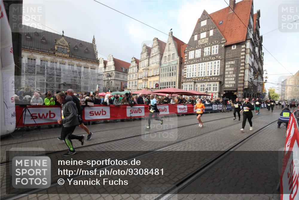 05.10.2025 - 20. swb-Marathon Bremen Yannick Fuchs http://msf.ph/oto/9308481 05.10.2025 11:05:05 Ziel 9220, 9409, 9660, 10965, 11090, 11121, 11180, 11478 meine-sportfotos.de