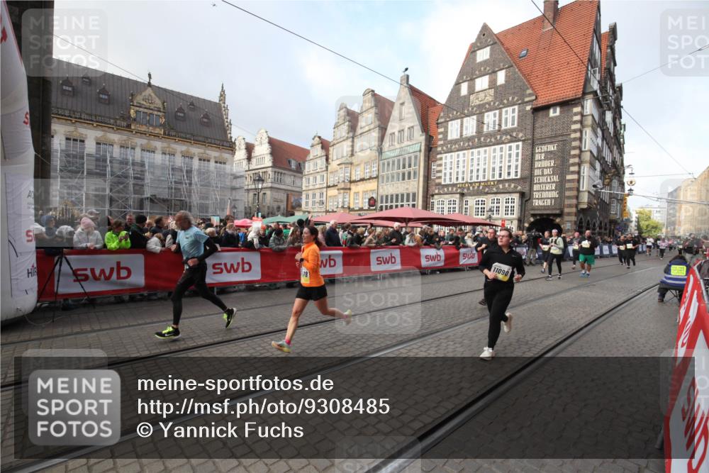 05.10.2025 - 20. swb-Marathon Bremen Yannick Fuchs http://msf.ph/oto/9308485 05.10.2025 11:05:06 Ziel 9409, 9660, 10965, 11090, 11121, 11171, 11412, 11478 meine-sportfotos.de