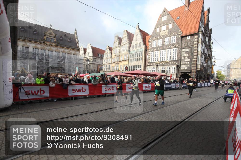 05.10.2025 - 20. swb-Marathon Bremen Yannick Fuchs http://msf.ph/oto/9308491 05.10.2025 11:05:09 Ziel 9642, 9668, 10965, 11016, 11121, 11171, 11412 meine-sportfotos.de