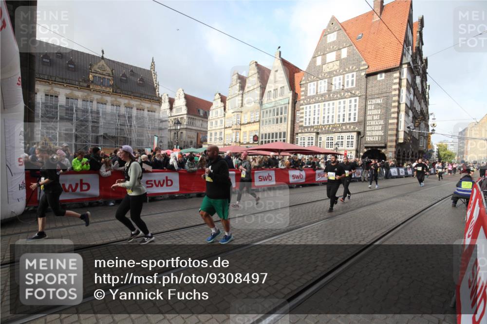 05.10.2025 - 20. swb-Marathon Bremen Yannick Fuchs http://msf.ph/oto/9308497 05.10.2025 11:05:10 Ziel 9642, 9668, 10965, 11016, 11121, 11171, 11412 meine-sportfotos.de