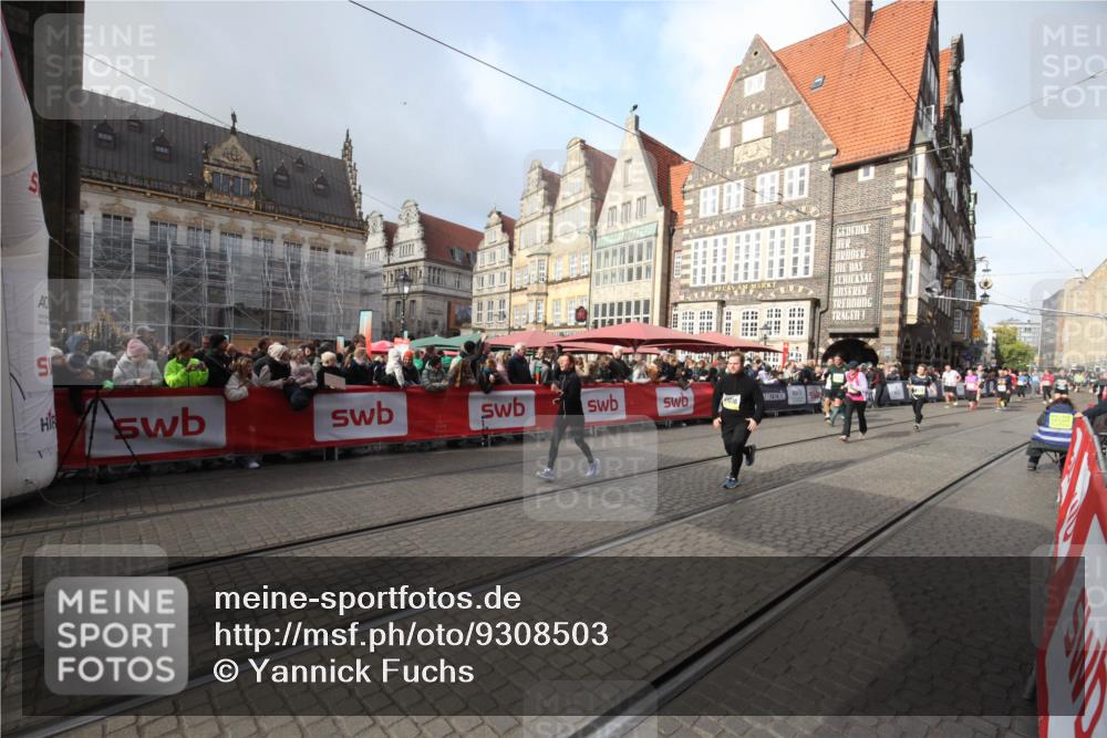 05.10.2025 - 20. swb-Marathon Bremen Yannick Fuchs http://msf.ph/oto/9308503 05.10.2025 11:05:14 Ziel 9668, 9978, 10018, 10021, 10343, 11016, 11323, 11650 meine-sportfotos.de