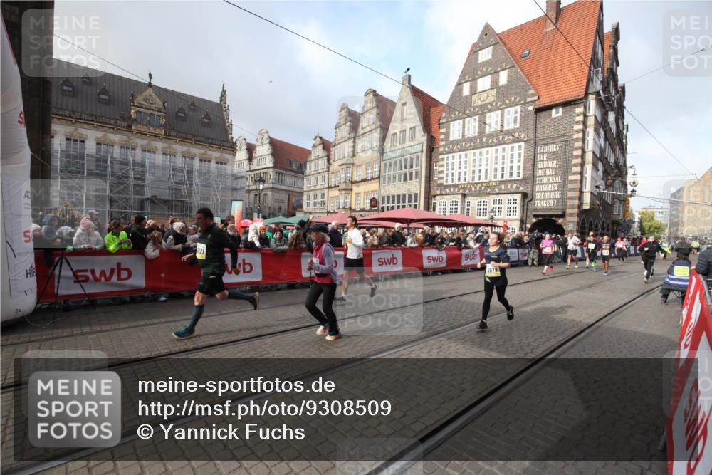 05.10.2025 - 20. swb-Marathon Bremen Yannick Fuchs http://msf.ph/oto/9308509 05.10.2025 11:05:16 Ziel 9440, 9978, 10018, 10021, 10255, 10343, 10990, 11323, 11650, 11707 meine-sportfotos.de