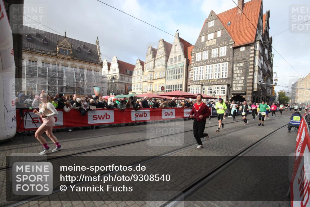 05.10.2025 - 20. swb-Marathon Bremen Yannick Fuchs http://msf.ph/oto/9308540 05.10.2025 11:05:33 Ziel 7654, 9752, 10025, 10158, 10289, 10426, 10511, 10542, 11064, 11676 meine-sportfotos.de