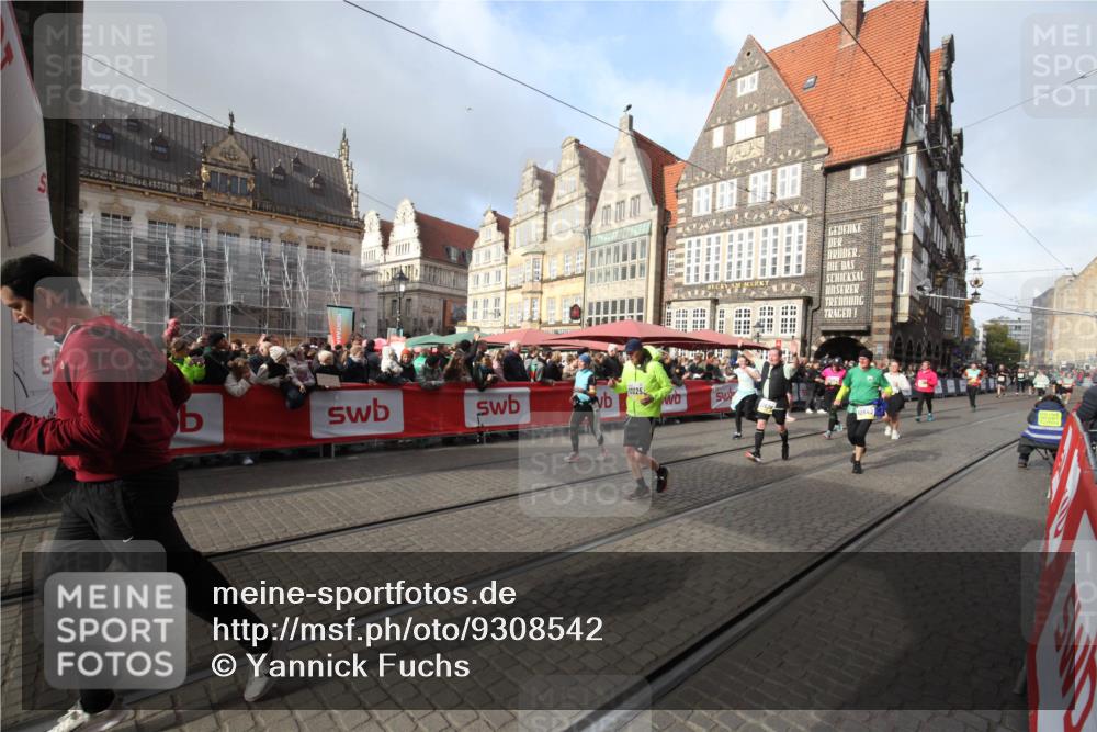 05.10.2025 - 20. swb-Marathon Bremen Yannick Fuchs http://msf.ph/oto/9308542 05.10.2025 11:05:35 Ziel 7654, 9210, 9419, 9752, 10025, 10289, 10426, 10437, 10511, 10542, 11164, 11676 meine-sportfotos.de