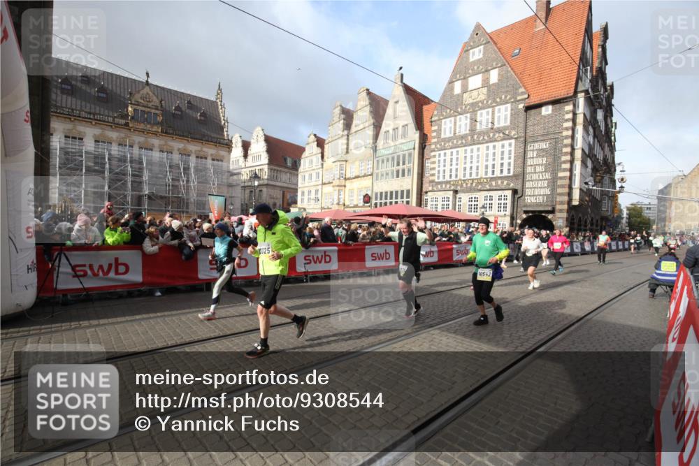 05.10.2025 - 20. swb-Marathon Bremen Yannick Fuchs http://msf.ph/oto/9308544 05.10.2025 11:05:36 Ziel 7654, 9210, 9419, 9752, 10025, 10426, 10437, 10511, 10542, 11164, 11676, 11681 meine-sportfotos.de