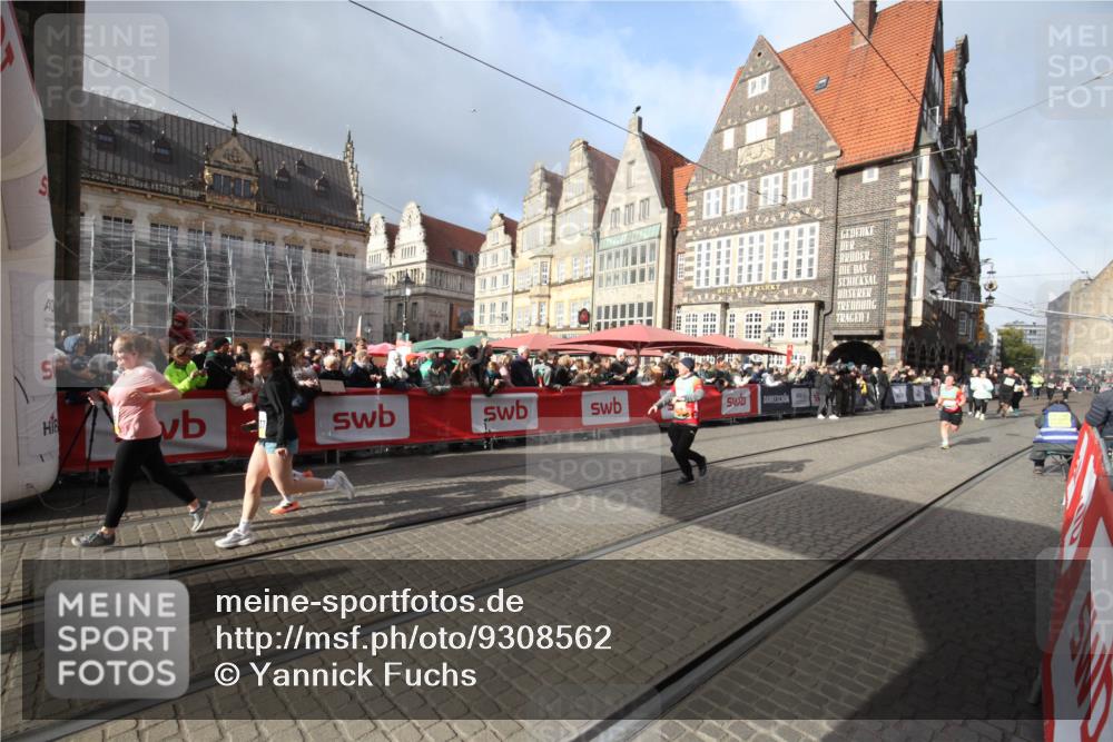 05.10.2025 - 20. swb-Marathon Bremen Yannick Fuchs http://msf.ph/oto/9308562 05.10.2025 11:05:41 Ziel 9210, 9419, 10437, 10843, 10844, 10999, 11681 meine-sportfotos.de