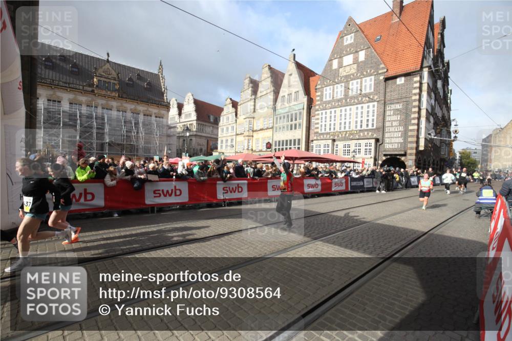 05.10.2025 - 20. swb-Marathon Bremen Yannick Fuchs http://msf.ph/oto/9308564 05.10.2025 11:05:41 Ziel 9210, 9419, 10437, 10843, 10844, 10999, 11681 meine-sportfotos.de