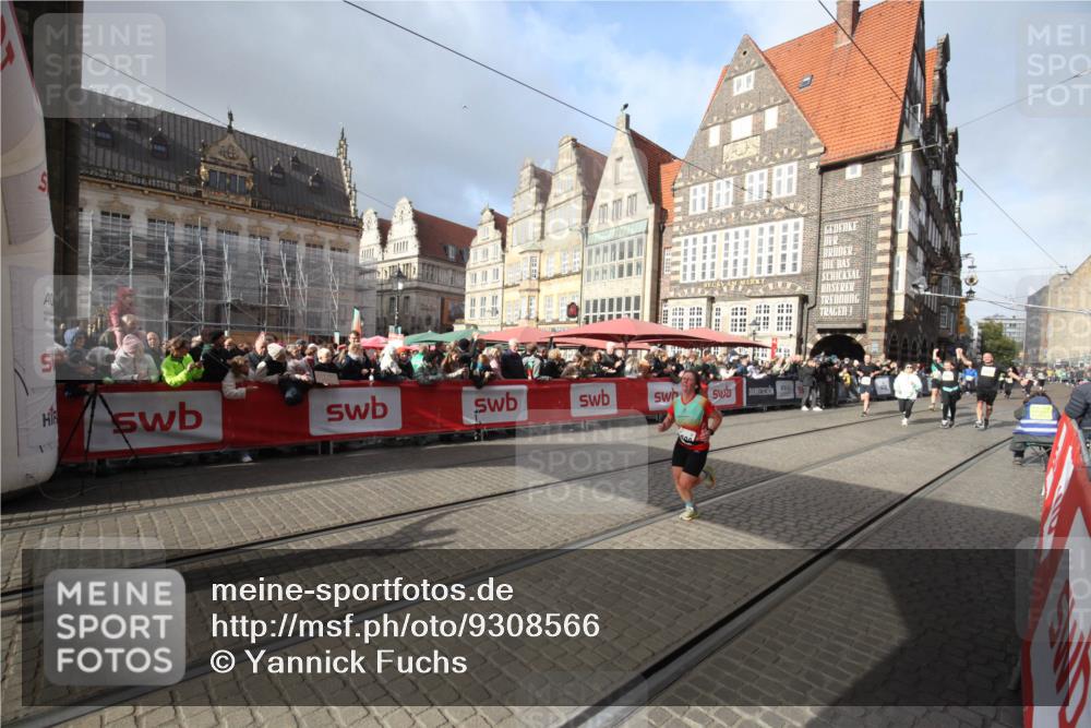 05.10.2025 - 20. swb-Marathon Bremen Yannick Fuchs http://msf.ph/oto/9308566 05.10.2025 11:05:43 Ziel 9335, 10843, 10844, 10999, 11604 meine-sportfotos.de