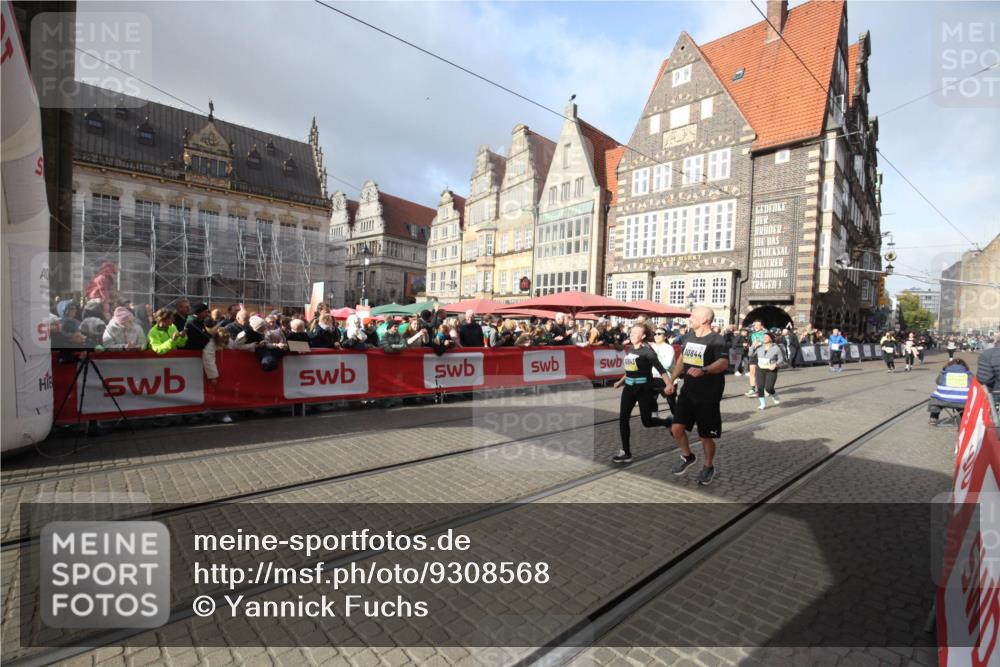 05.10.2025 - 20. swb-Marathon Bremen Yannick Fuchs http://msf.ph/oto/9308568 05.10.2025 11:05:46 Ziel 9335, 9423, 10197, 10529, 10843, 10844, 11604 meine-sportfotos.de