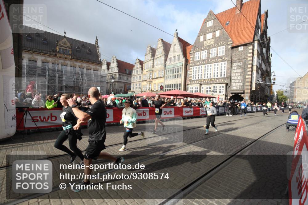 05.10.2025 - 20. swb-Marathon Bremen Yannick Fuchs http://msf.ph/oto/9308574 05.10.2025 11:05:47 Ziel 9335, 9423, 10197, 10529, 10769, 10843, 10844, 11604 meine-sportfotos.de