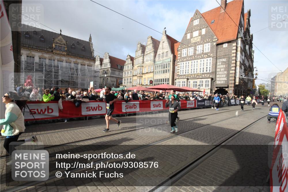 05.10.2025 - 20. swb-Marathon Bremen Yannick Fuchs http://msf.ph/oto/9308576 05.10.2025 11:05:48 Ziel 9335, 9423, 10197, 10529, 10769, 11455, 11604 meine-sportfotos.de