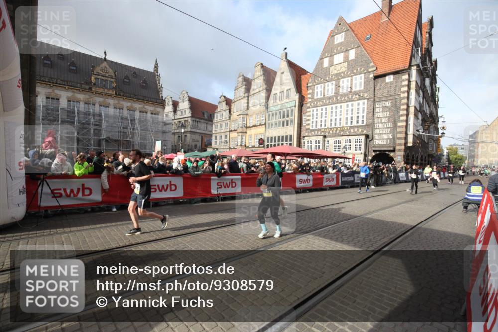 05.10.2025 - 20. swb-Marathon Bremen Yannick Fuchs http://msf.ph/oto/9308579 05.10.2025 11:05:48 Ziel 9335, 9423, 10197, 10529, 10769, 11455, 11604 meine-sportfotos.de