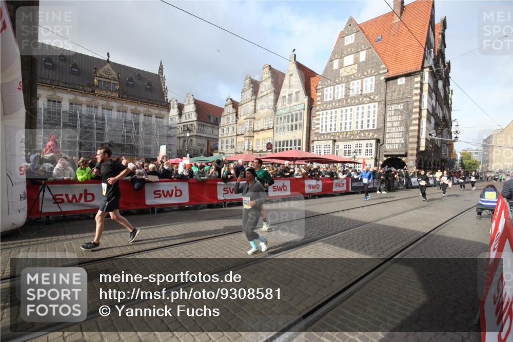 05.10.2025 - 20. swb-Marathon Bremen Yannick Fuchs http://msf.ph/oto/9308581 05.10.2025 11:05:49 Ziel 9335, 9423, 10197, 10529, 10769, 11455 meine-sportfotos.de