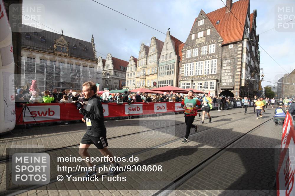 05.10.2025 - 20. swb-Marathon Bremen Yannick Fuchs http://msf.ph/oto/9308608 05.10.2025 11:06:10 Ziel 9438, 9786, 10081, 10100, 10101, 10462, 10623, 11231, 11525 meine-sportfotos.de