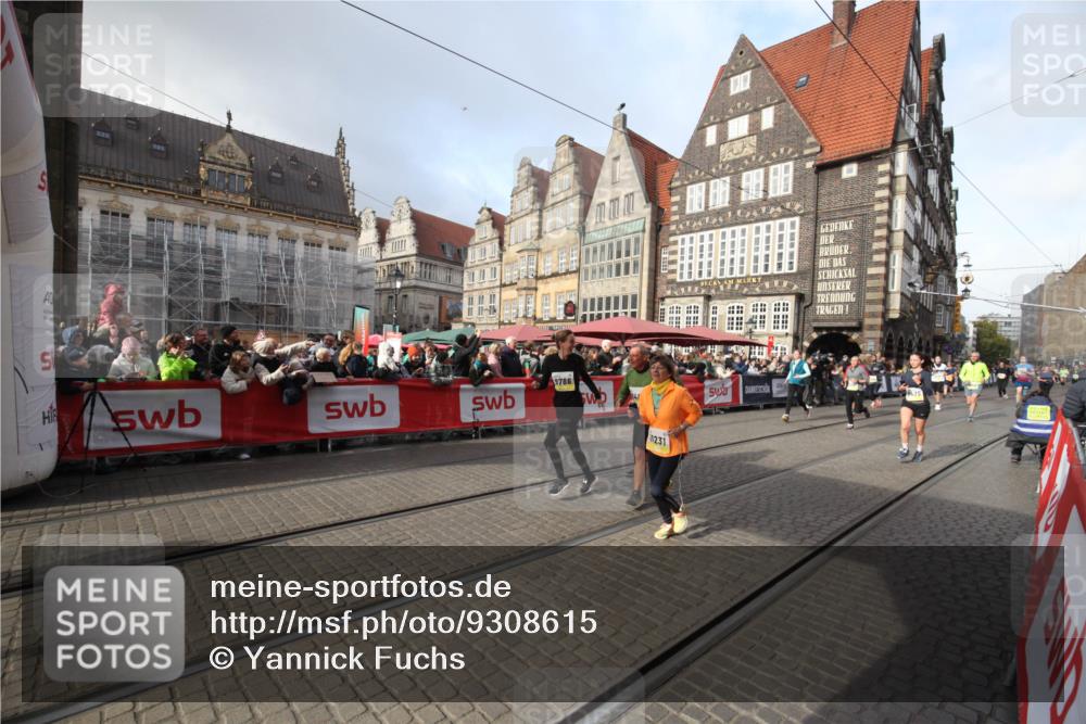 05.10.2025 - 20. swb-Marathon Bremen Yannick Fuchs http://msf.ph/oto/9308615 05.10.2025 11:06:13 Ziel 9438, 9786, 10100, 10192, 10249, 10462, 10623, 10848, 11231, 11296 meine-sportfotos.de