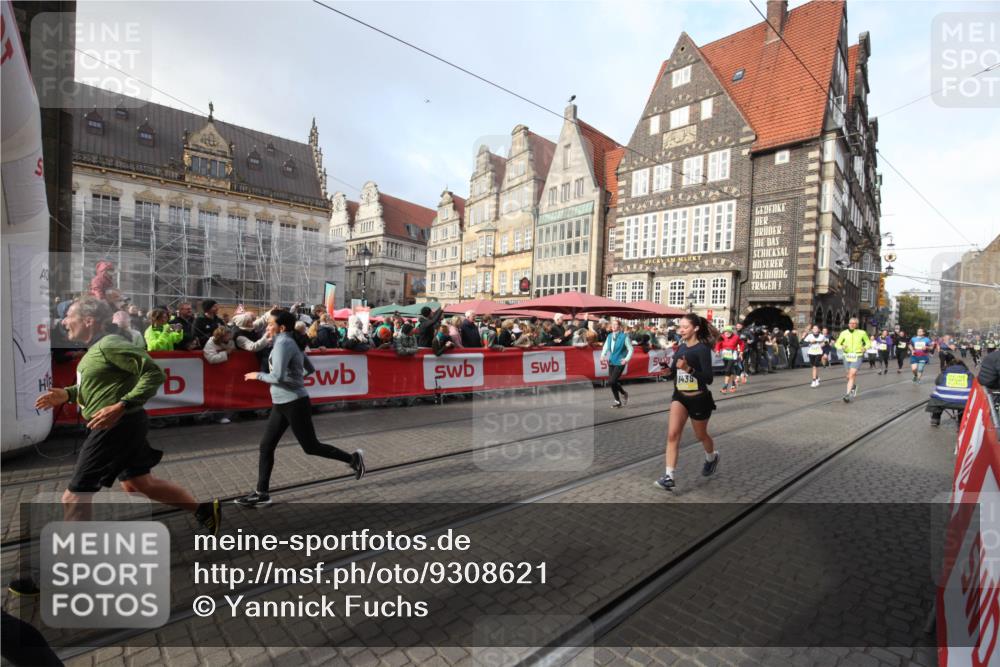 05.10.2025 - 20. swb-Marathon Bremen Yannick Fuchs http://msf.ph/oto/9308621 05.10.2025 11:06:15 Ziel 9387, 9438, 10192, 10249, 10462, 10623, 10848, 11231, 11296, 11433 meine-sportfotos.de