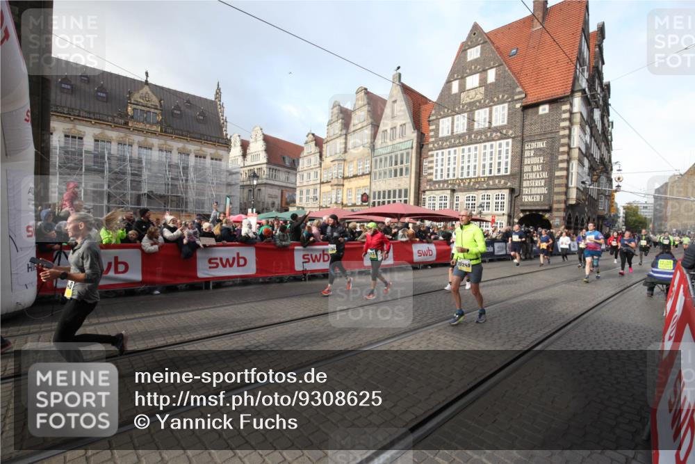 05.10.2025 - 20. swb-Marathon Bremen Yannick Fuchs http://msf.ph/oto/9308625 05.10.2025 11:06:18 Ziel 7979, 9228, 9387, 9523, 9712, 10152, 10243, 10249, 10374, 10404, 10848, 11065, 11092, 11169, 11296, 11433 meine-sportfotos.de