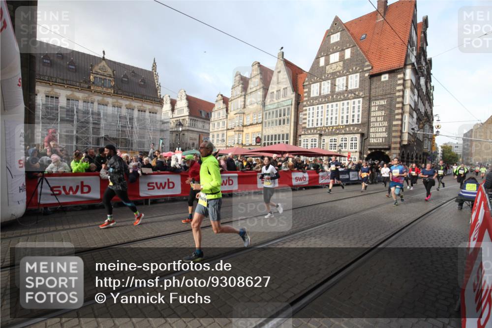 05.10.2025 - 20. swb-Marathon Bremen Yannick Fuchs http://msf.ph/oto/9308627 05.10.2025 11:06:19 Ziel 7979, 9228, 9387, 9523, 9712, 10152, 10243, 10249, 10374, 10404, 11065, 11092, 11169, 11296, 11433 meine-sportfotos.de
