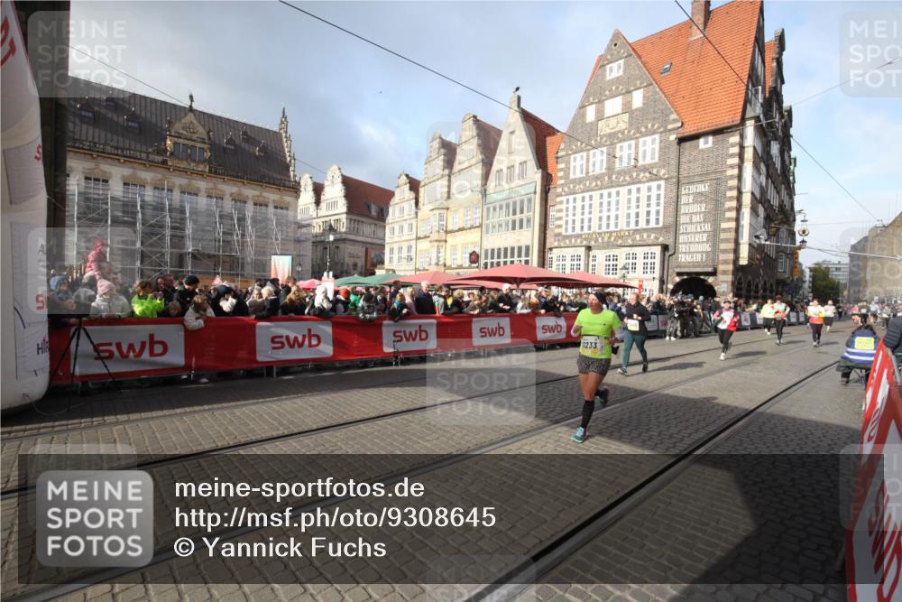 05.10.2025 - 20. swb-Marathon Bremen Yannick Fuchs http://msf.ph/oto/9308645 05.10.2025 11:06:28 Ziel 9764, 10611, 10640, 11195, 11233, 11485 meine-sportfotos.de