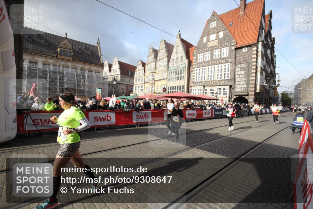 05.10.2025 - 20. swb-Marathon Bremen Yannick Fuchs http://msf.ph/oto/9308647 05.10.2025 11:06:29 Ziel 9764, 9998, 10611, 10640, 11195, 11233, 11485 meine-sportfotos.de