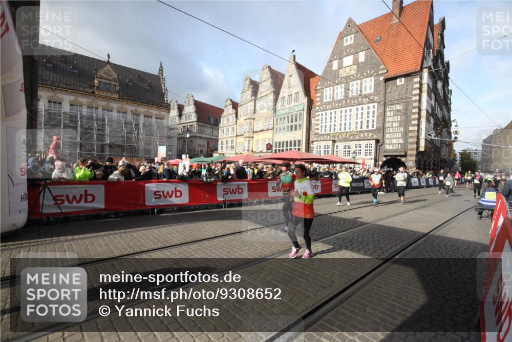 05.10.2025 - 20. swb-Marathon Bremen Yannick Fuchs http://msf.ph/oto/9308652 05.10.2025 11:06:32 Ziel 9764, 9998, 10640, 10732, 10912, 11143, 11195, 11270, 11365 meine-sportfotos.de