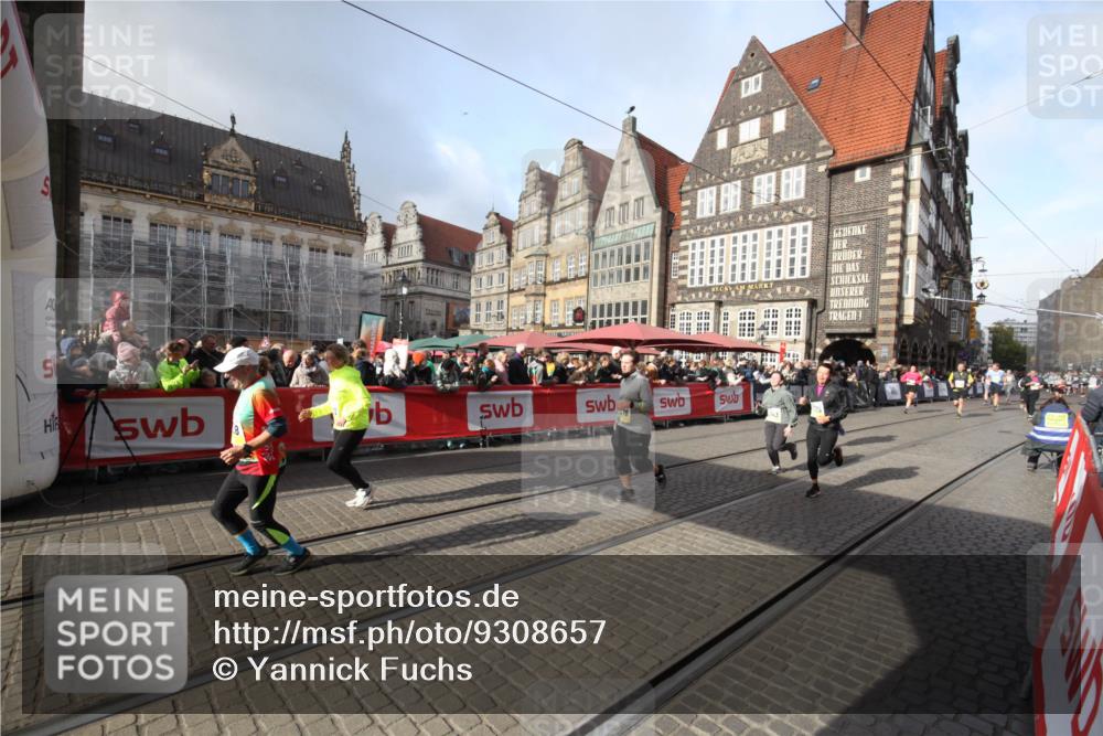 05.10.2025 - 20. swb-Marathon Bremen Yannick Fuchs http://msf.ph/oto/9308657 05.10.2025 11:06:35 Ziel 9998, 10699, 10732, 10912, 11143, 11270, 11365 meine-sportfotos.de