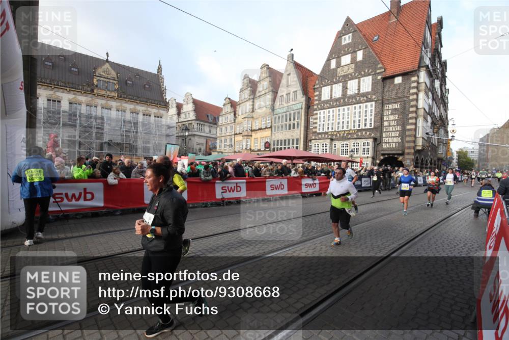 05.10.2025 - 20. swb-Marathon Bremen Yannick Fuchs http://msf.ph/oto/9308668 05.10.2025 11:06:42 Ziel 9178, 9357, 9619, 10239, 11027, 11324, 11605, 11706, 11721, 11746, 11747 meine-sportfotos.de