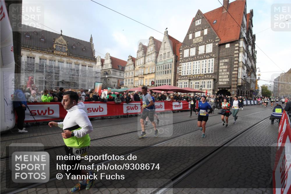 05.10.2025 - 20. swb-Marathon Bremen Yannick Fuchs http://msf.ph/oto/9308674 05.10.2025 11:06:43 Ziel 9178, 9357, 9619, 10239, 11027, 11605, 11721, 11746, 11747 meine-sportfotos.de