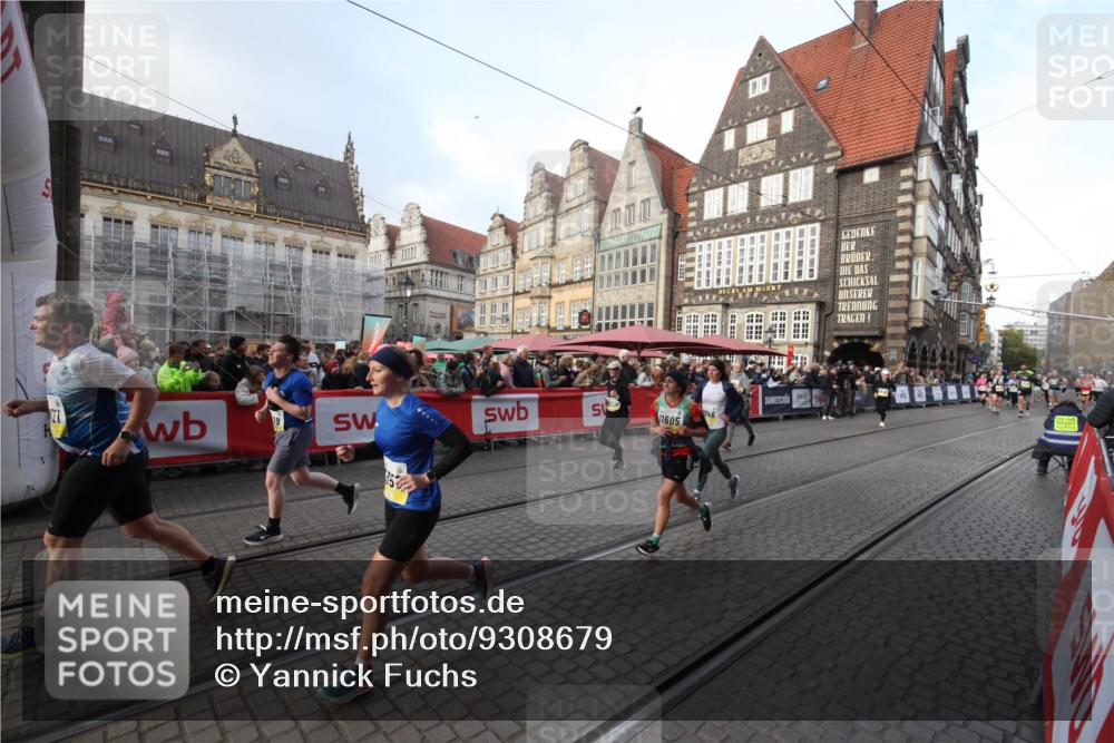 05.10.2025 - 20. swb-Marathon Bremen Yannick Fuchs http://msf.ph/oto/9308679 05.10.2025 11:06:44 Ziel 9357, 9619, 10239, 11027, 11605, 11721, 11746, 11747 meine-sportfotos.de