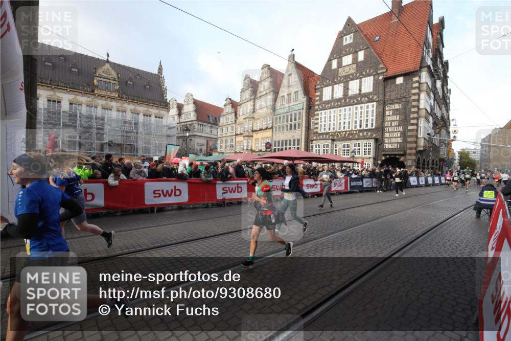 05.10.2025 - 20. swb-Marathon Bremen Yannick Fuchs http://msf.ph/oto/9308680 05.10.2025 11:06:45 Ziel 9357, 9619, 10239, 10498, 11027, 11565, 11605, 11721, 11746, 11747 meine-sportfotos.de