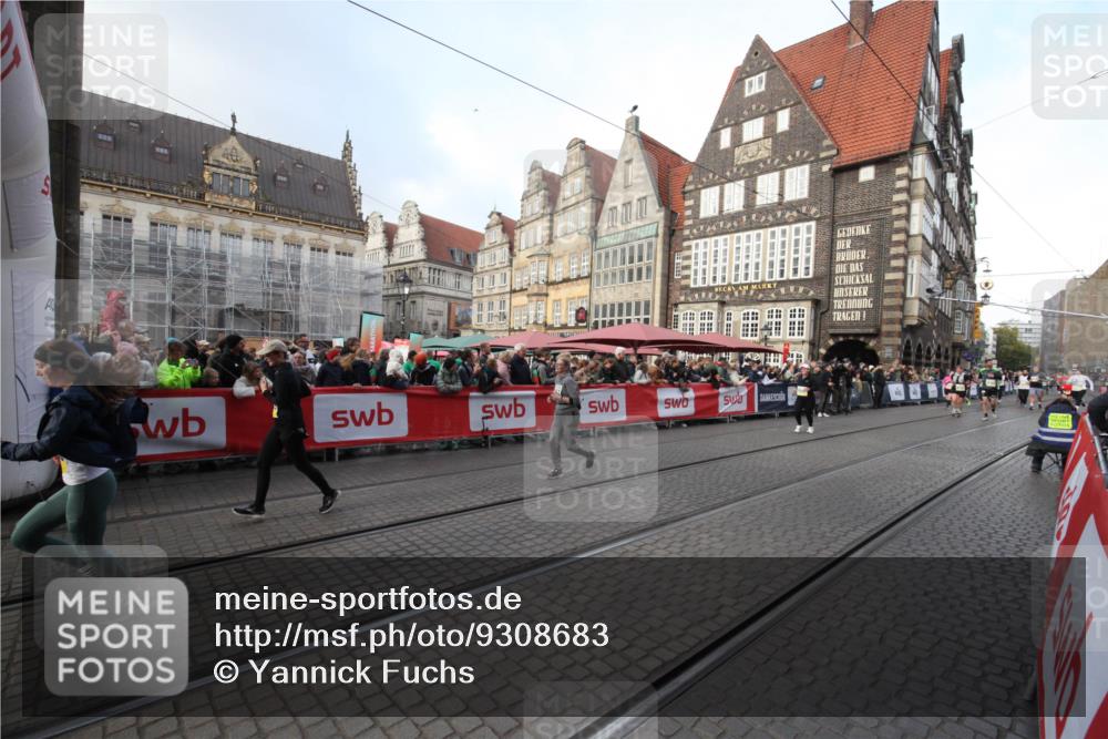 05.10.2025 - 20. swb-Marathon Bremen Yannick Fuchs http://msf.ph/oto/9308683 05.10.2025 11:06:46 Ziel 10239, 10498, 11565, 11605, 11721, 11746, 11747 meine-sportfotos.de
