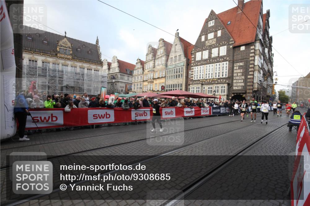 05.10.2025 - 20. swb-Marathon Bremen Yannick Fuchs http://msf.ph/oto/9308685 05.10.2025 11:06:49 Ziel 10001, 10148, 10168, 10498, 10747, 10748, 10937, 11565 meine-sportfotos.de