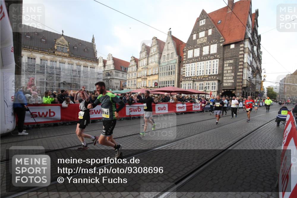 05.10.2025 - 20. swb-Marathon Bremen Yannick Fuchs http://msf.ph/oto/9308696 05.10.2025 11:06:53 Ziel 8574, 9321, 9605, 9826, 9942, 10001, 10148, 10168, 10580, 10747, 10748, 10937, 11355, 11389, 11414, 11497 meine-sportfotos.de