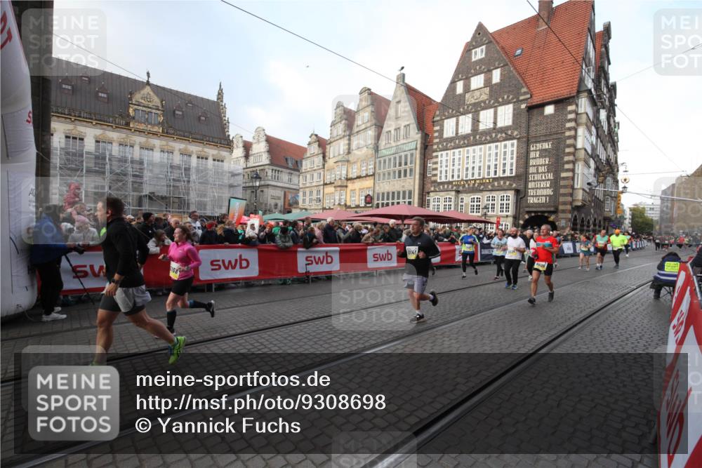 05.10.2025 - 20. swb-Marathon Bremen Yannick Fuchs http://msf.ph/oto/9308698 05.10.2025 11:06:54 Ziel 8574, 9321, 9605, 9826, 9942, 10001, 10148, 10168, 10580, 11355, 11389, 11414, 11497 meine-sportfotos.de