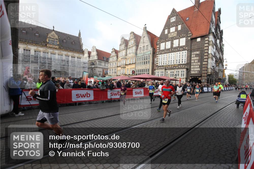 05.10.2025 - 20. swb-Marathon Bremen Yannick Fuchs http://msf.ph/oto/9308700 05.10.2025 11:06:55 Ziel 8574, 9321, 9605, 9826, 9942, 9976, 10148, 10168, 10580, 11355, 11389, 11414, 11497 meine-sportfotos.de