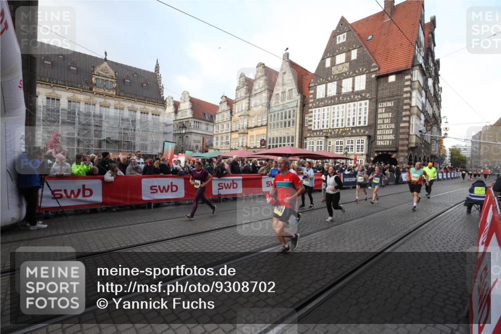 05.10.2025 - 20. swb-Marathon Bremen Yannick Fuchs http://msf.ph/oto/9308702 05.10.2025 11:06:56 Ziel 8574, 9321, 9605, 9826, 9942, 9976, 10580, 11355, 11389, 11414, 11497 meine-sportfotos.de