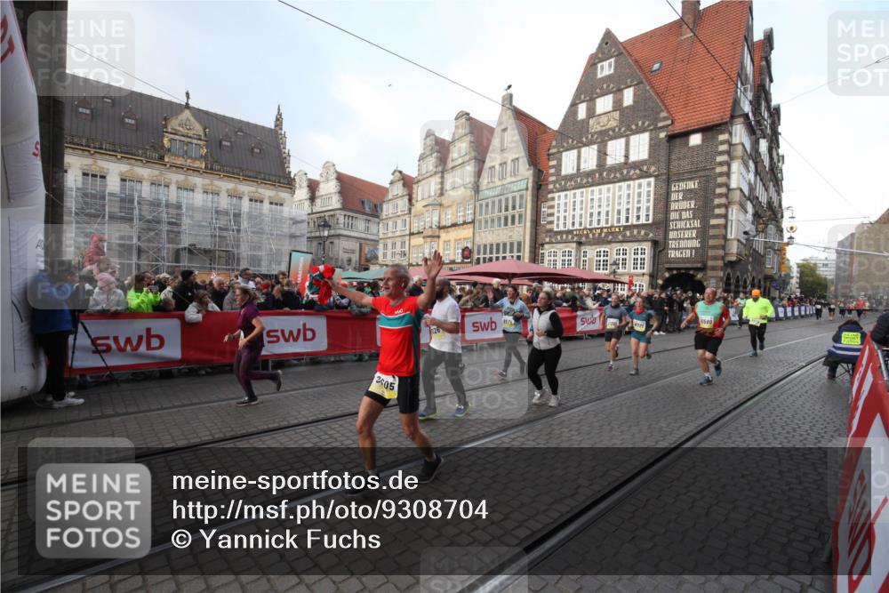 05.10.2025 - 20. swb-Marathon Bremen Yannick Fuchs http://msf.ph/oto/9308704 05.10.2025 11:06:56 Ziel 8574, 9321, 9605, 9826, 9942, 9976, 10580, 11355, 11389, 11414, 11497 meine-sportfotos.de