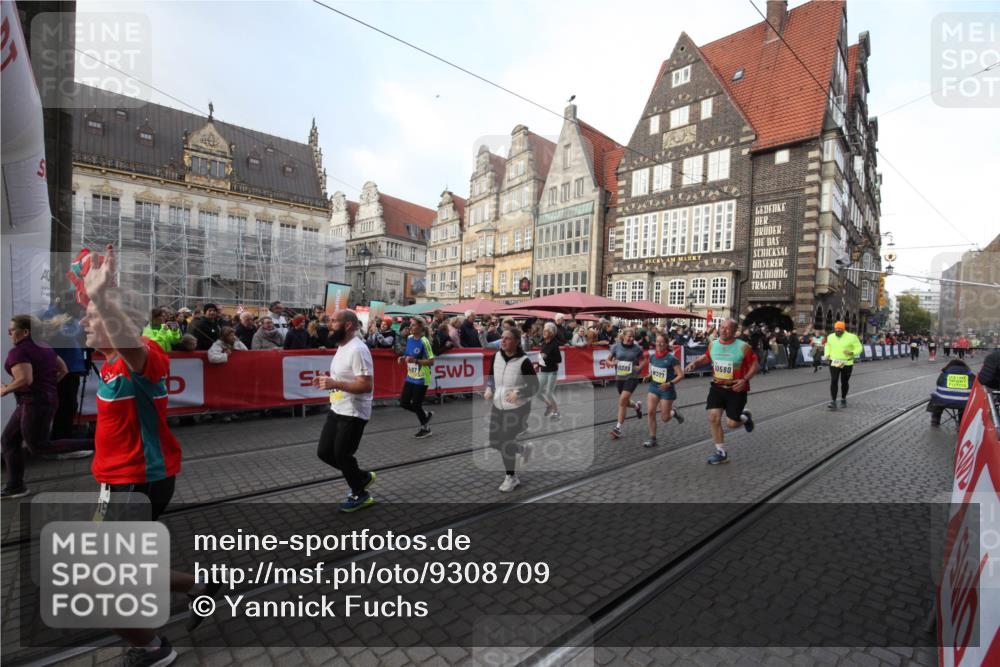 05.10.2025 - 20. swb-Marathon Bremen Yannick Fuchs http://msf.ph/oto/9308709 05.10.2025 11:06:57 Ziel 8574, 9321, 9826, 9942, 9976, 10580, 11355, 11389, 11414, 11497 meine-sportfotos.de