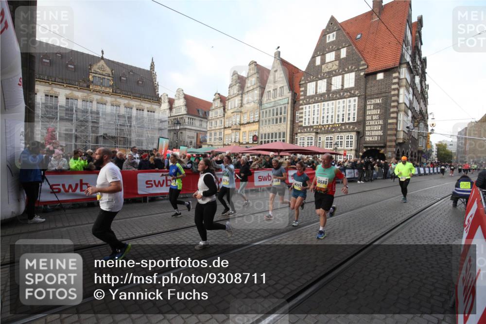 05.10.2025 - 20. swb-Marathon Bremen Yannick Fuchs http://msf.ph/oto/9308711 05.10.2025 11:06:57 Ziel 8574, 9321, 9826, 9942, 9976, 10580, 11355, 11389, 11414, 11497 meine-sportfotos.de