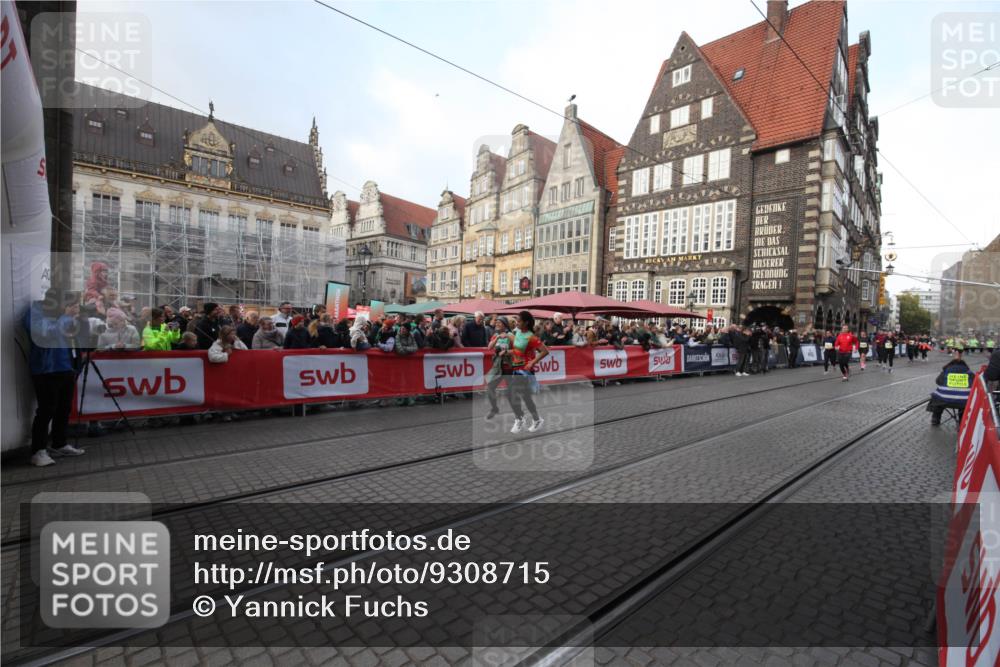 05.10.2025 - 20. swb-Marathon Bremen Yannick Fuchs http://msf.ph/oto/9308715 05.10.2025 11:07:02 Ziel 10396, 11131, 11622 meine-sportfotos.de