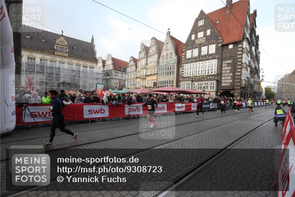 05.10.2025 - 20. swb-Marathon Bremen Yannick Fuchs http://msf.ph/oto/9308723 05.10.2025 11:07:09 Ziel 9491, 9890, 9901, 10193, 10788, 10991, 11709 meine-sportfotos.de