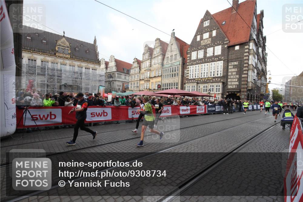05.10.2025 - 20. swb-Marathon Bremen Yannick Fuchs http://msf.ph/oto/9308734 05.10.2025 11:07:13 Ziel 9265, 9491, 9877, 9890, 10193, 10371, 10991 meine-sportfotos.de