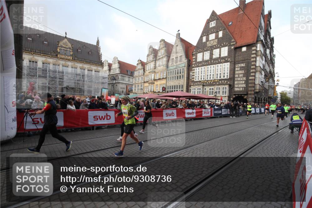 05.10.2025 - 20. swb-Marathon Bremen Yannick Fuchs http://msf.ph/oto/9308736 05.10.2025 11:07:13 Ziel 9265, 9491, 9877, 9890, 10193, 10371, 10991 meine-sportfotos.de