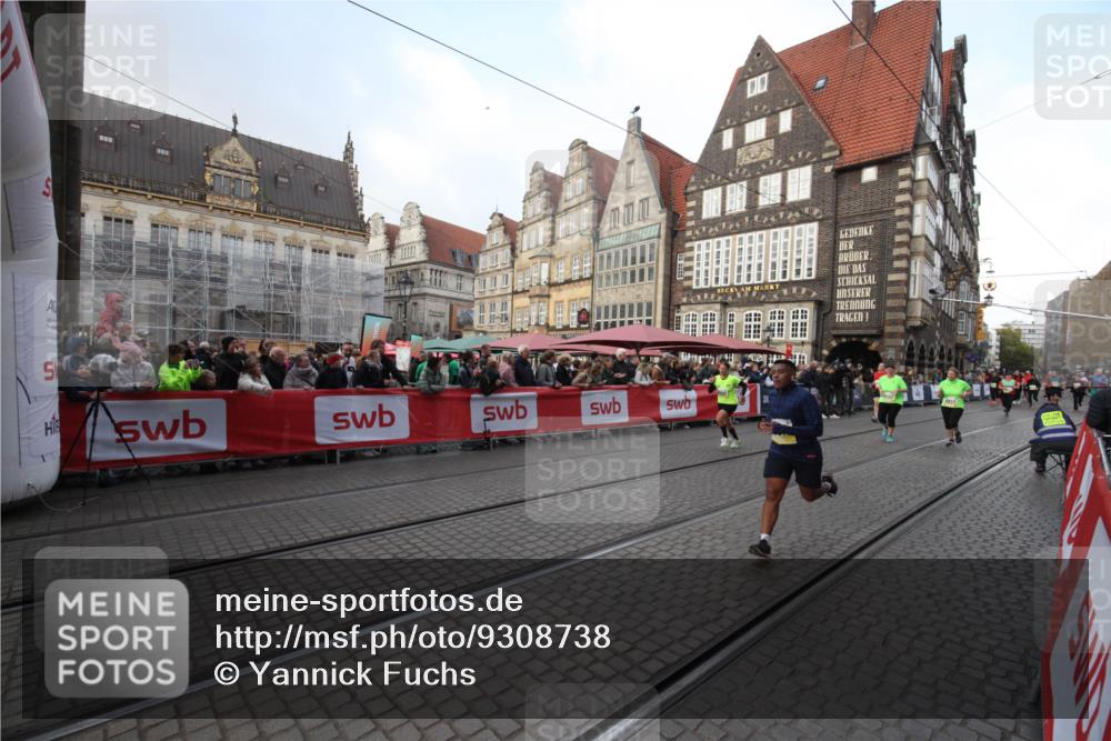 05.10.2025 - 20. swb-Marathon Bremen Yannick Fuchs http://msf.ph/oto/9308738 05.10.2025 11:07:16 Ziel 9265, 9702, 9877, 10371, 10902 meine-sportfotos.de