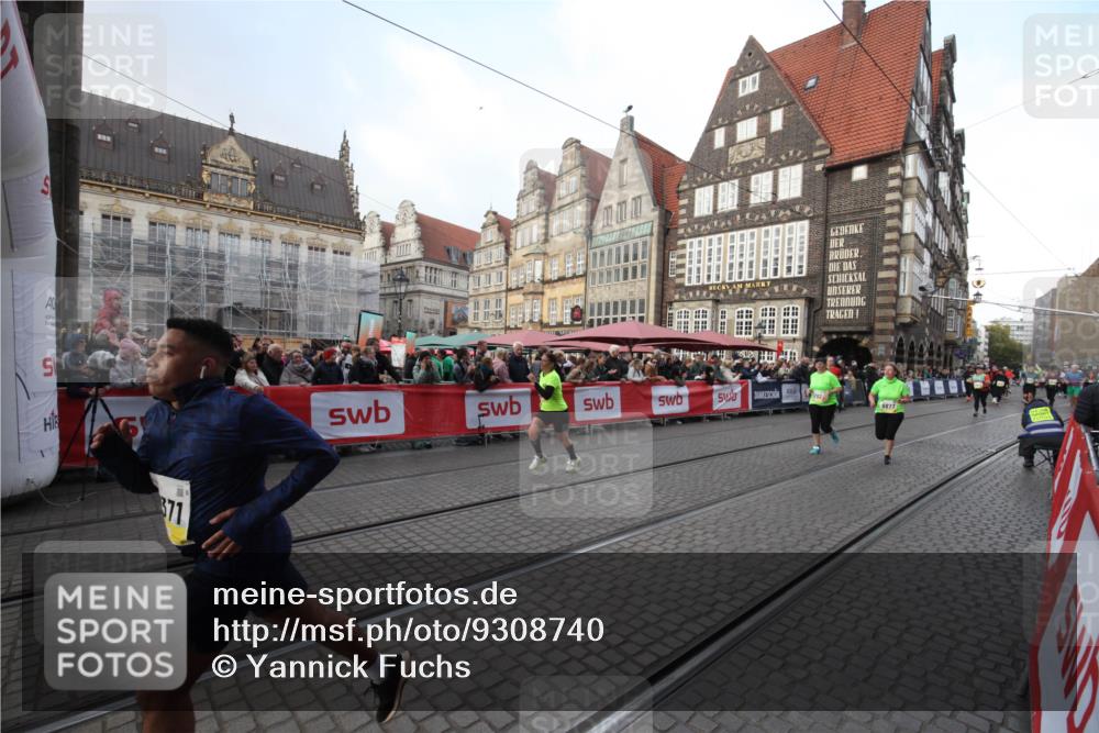 05.10.2025 - 20. swb-Marathon Bremen Yannick Fuchs http://msf.ph/oto/9308740 05.10.2025 11:07:17 Ziel 9265, 9702, 9877, 10902 meine-sportfotos.de