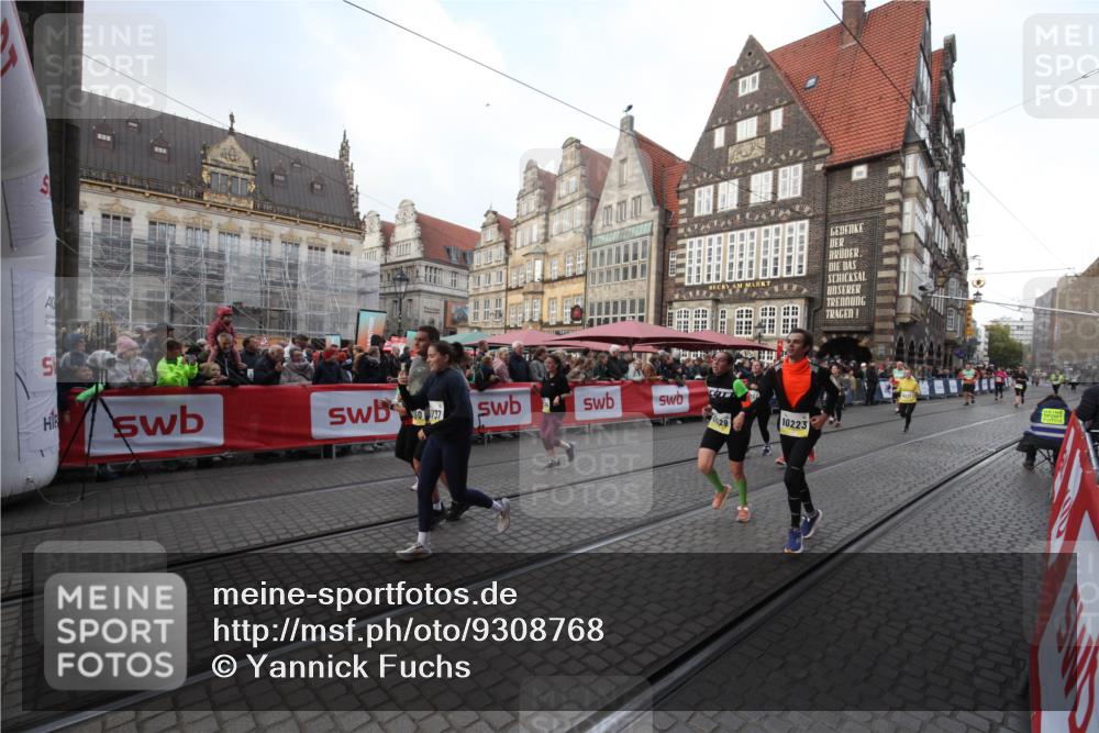 05.10.2025 - 20. swb-Marathon Bremen Yannick Fuchs http://msf.ph/oto/9308768 05.10.2025 11:07:32 Ziel 9483, 9780, 10037, 10160, 10223, 10737, 10854, 11159, 11262, 11384, 11529 meine-sportfotos.de
