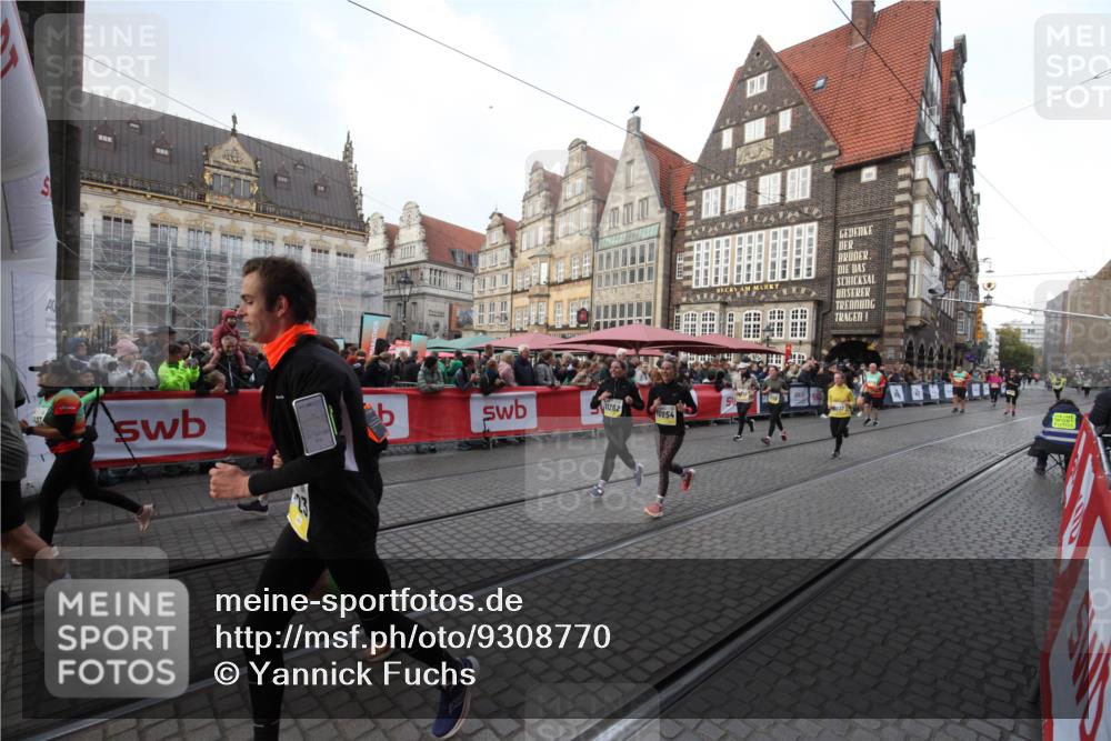 05.10.2025 - 20. swb-Marathon Bremen Yannick Fuchs http://msf.ph/oto/9308770 05.10.2025 11:07:34 Ziel 9780, 10037, 10223, 10776, 10854, 11159, 11262, 11384, 11529, 11584 meine-sportfotos.de