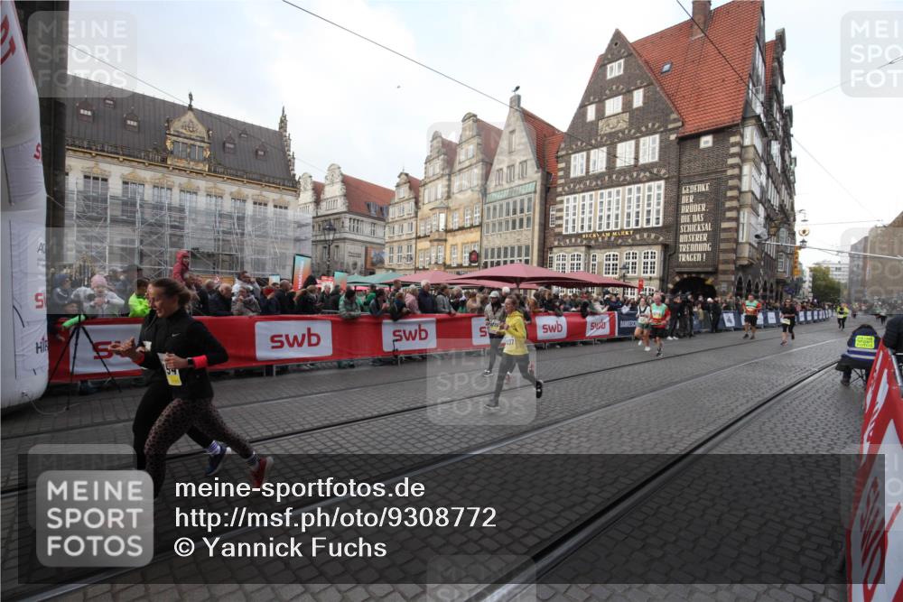05.10.2025 - 20. swb-Marathon Bremen Yannick Fuchs http://msf.ph/oto/9308772 05.10.2025 11:07:35 Ziel 9780, 10037, 10585, 10776, 10854, 11159, 11262, 11584 meine-sportfotos.de