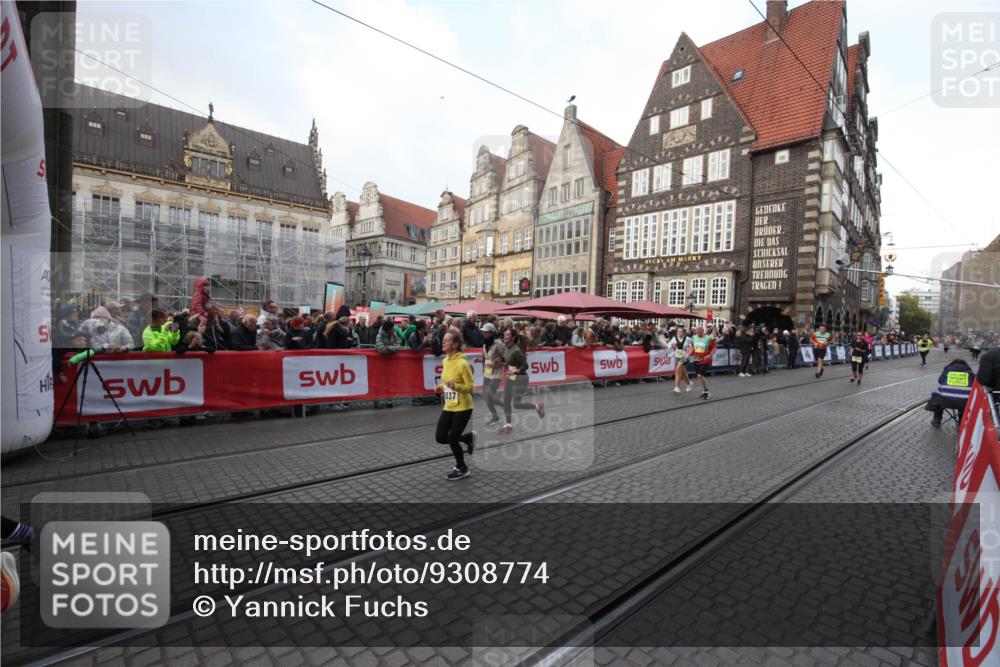 05.10.2025 - 20. swb-Marathon Bremen Yannick Fuchs http://msf.ph/oto/9308774 05.10.2025 11:07:35 Ziel 9780, 10037, 10585, 10776, 10854, 11159, 11262, 11584 meine-sportfotos.de